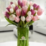 Jarrón 30 Tulipanes (Morado, Blanco y Rosado)